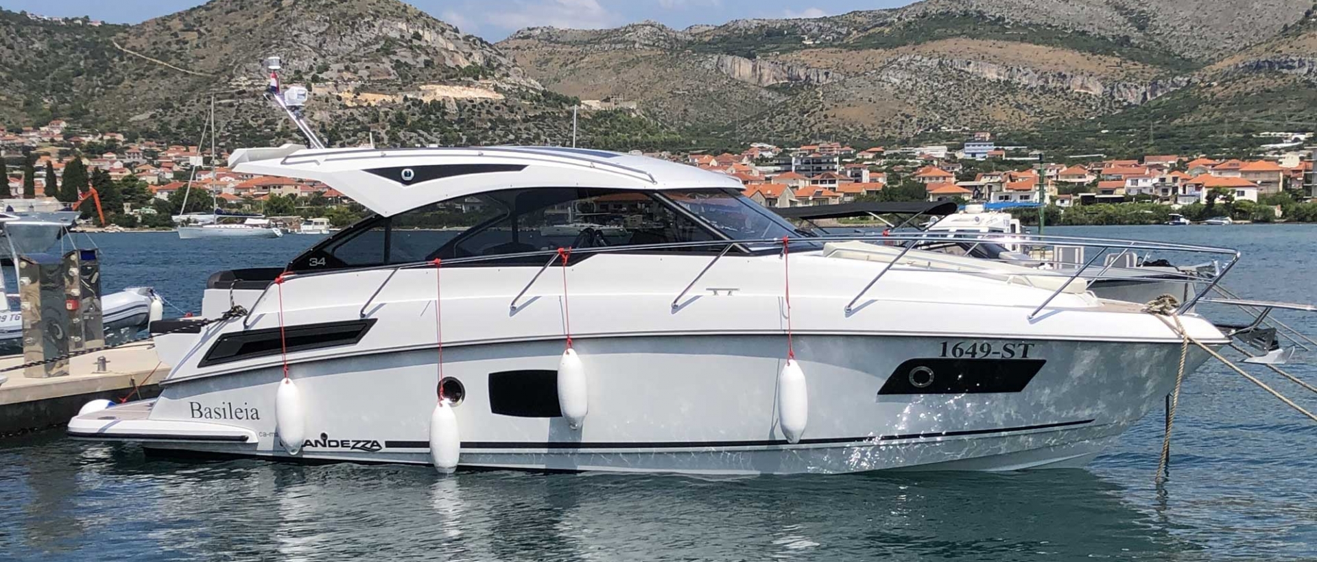 Grandezza 34 Oc Best Motor Yacht For Cruise Up To 35 Feet Rent